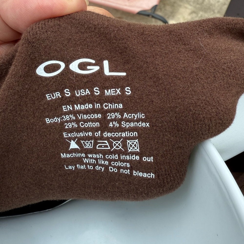 OGL Elegant Brown Long Sleeve Top Mid Thermal
Boatneck Tucks Brami Top 
SZ Small - Picture 8 of 9